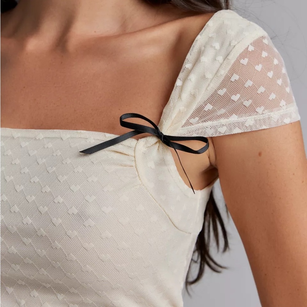Kimchi Blue Bridgette Heart Dotted Mesh Top NWT Size S - Ivory - Picture 3 of 8